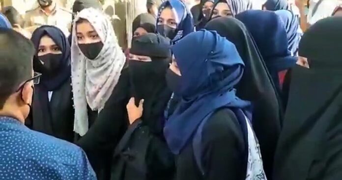 muslim-girls-in-hijab-india