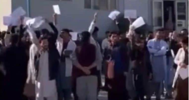 taliban-ban-women-from-universities-protests